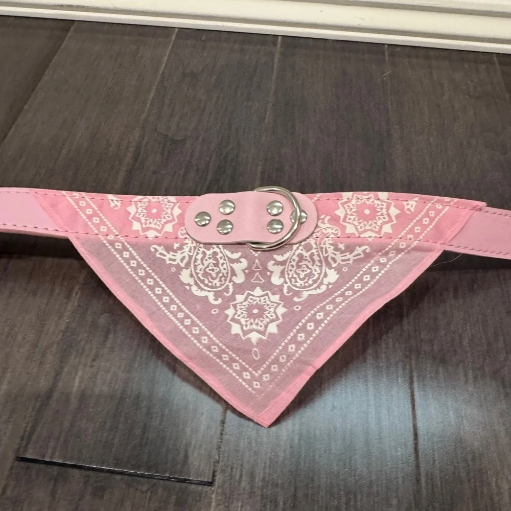 NWOT Female Dog Pet Stylish Pink Bandana Dog Collar for Medium to Large Dog